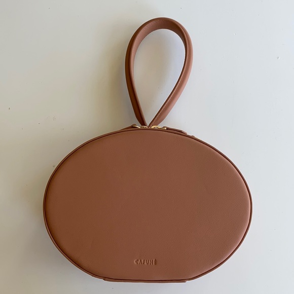 CAFUNÉ Caramel Leather Egg Bag - Picture 2 of 16